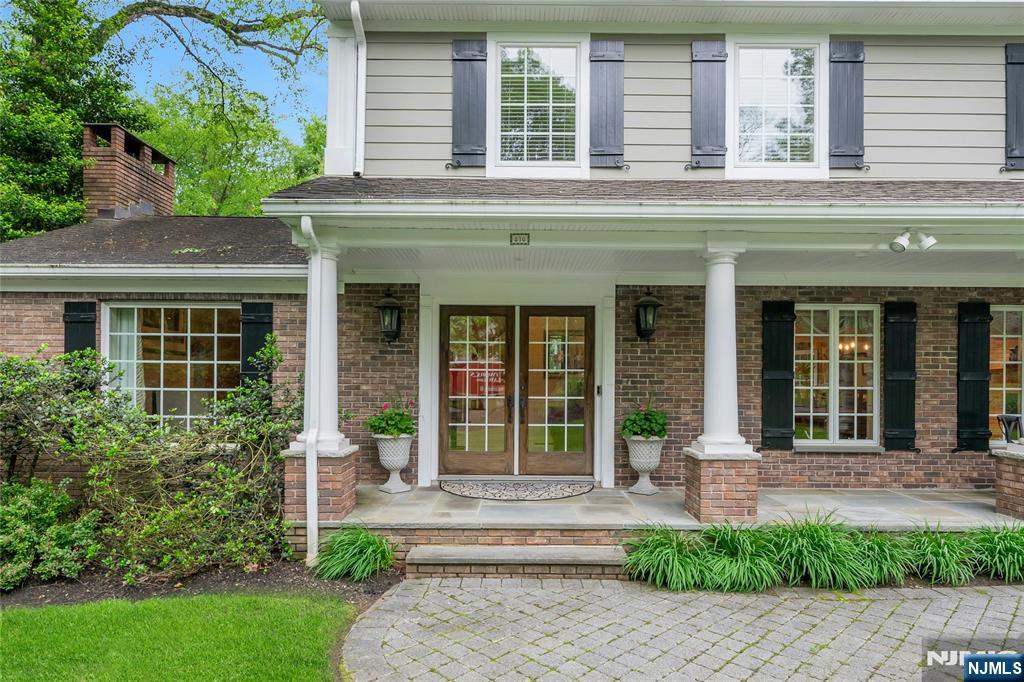876 Meadow Lane