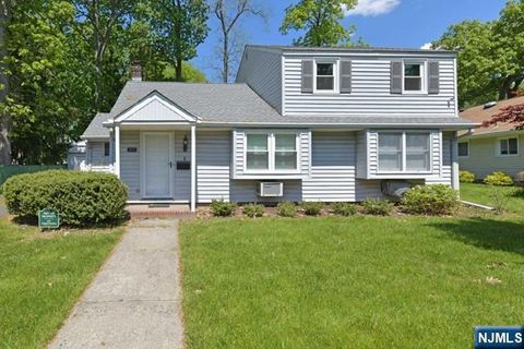 Photo of 89 Crescent Ave, Wyckoff, NJ 07481 (MLS # 26014564)