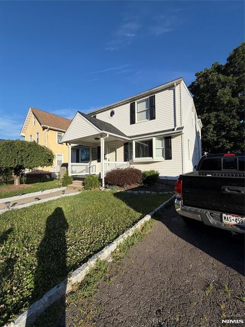 Photo of 135 1st St, Mahwah, NJ 07430 (MLS # 26022103)