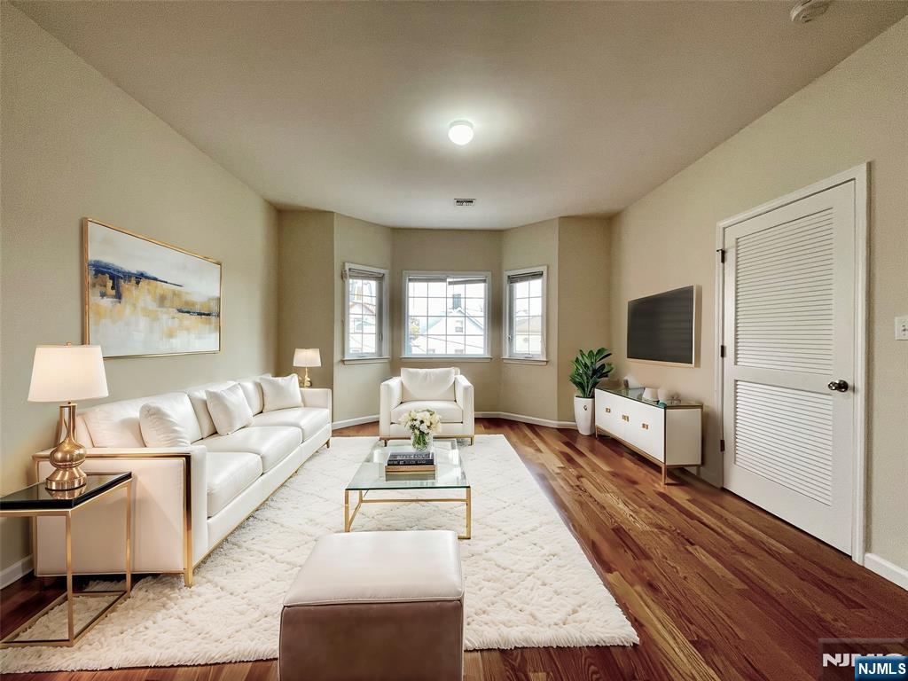 109 Grant Avenue 2