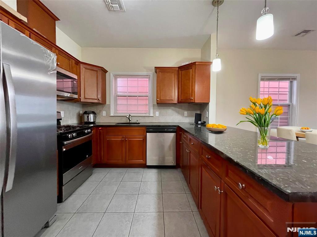 109 Grant Avenue 2