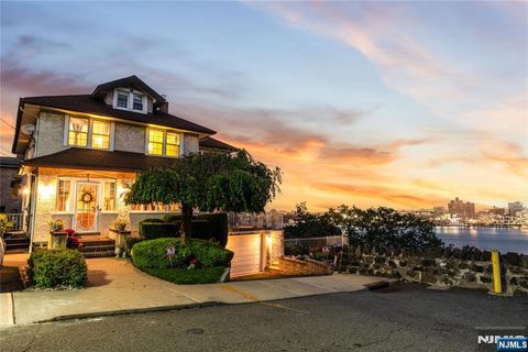 Photo of 1 Knox Avenue, Cliffside Park, NJ 07010 (MLS # 25034836)