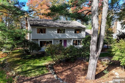 Photo of 7 Birchwood Lane, Ramsey, NJ 07446 (MLS # 25035570) Photo of 7 Birchwood Lane, Ramsey, NJ 07446 (MLS # 25035570)