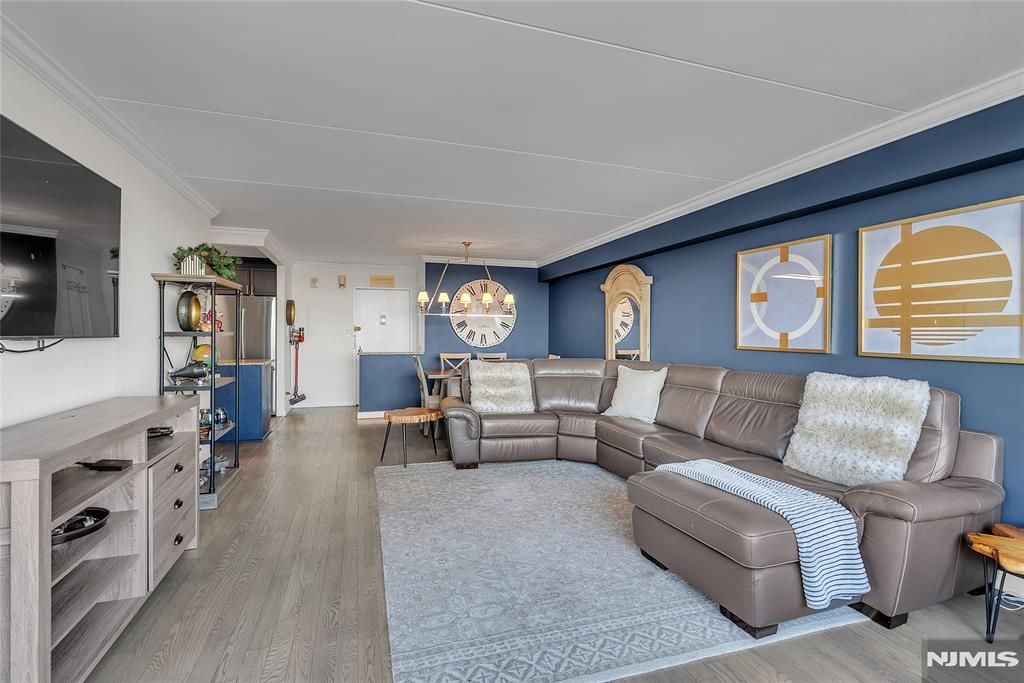 Photo of 250 Gorge Rd #21B, Cliffside Park, NJ 07010 (MLS # 26008842)