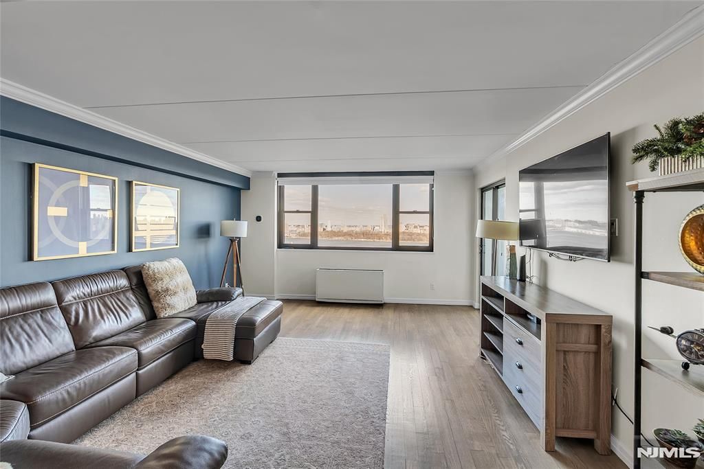 Photo of 250 Gorge Rd #21B, Cliffside Park, NJ 07010 (MLS # 26008842)