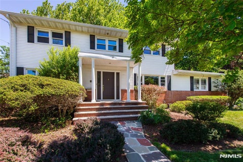 Photo of 34 S Virginia Court, Englewood Cliffs, NJ 07632 (MLS # 26023145)