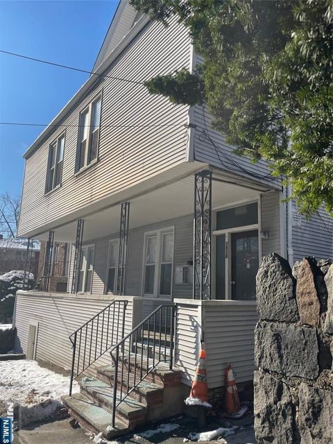 Photo of 1518 River Rd #3, Edgewater, NJ 07020 (MLS # 25043337)