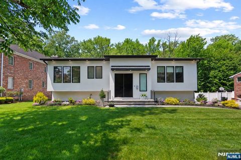 Photo of 284 Castle Drive, Englewood Cliffs, NJ 07632 (MLS # 26017776)