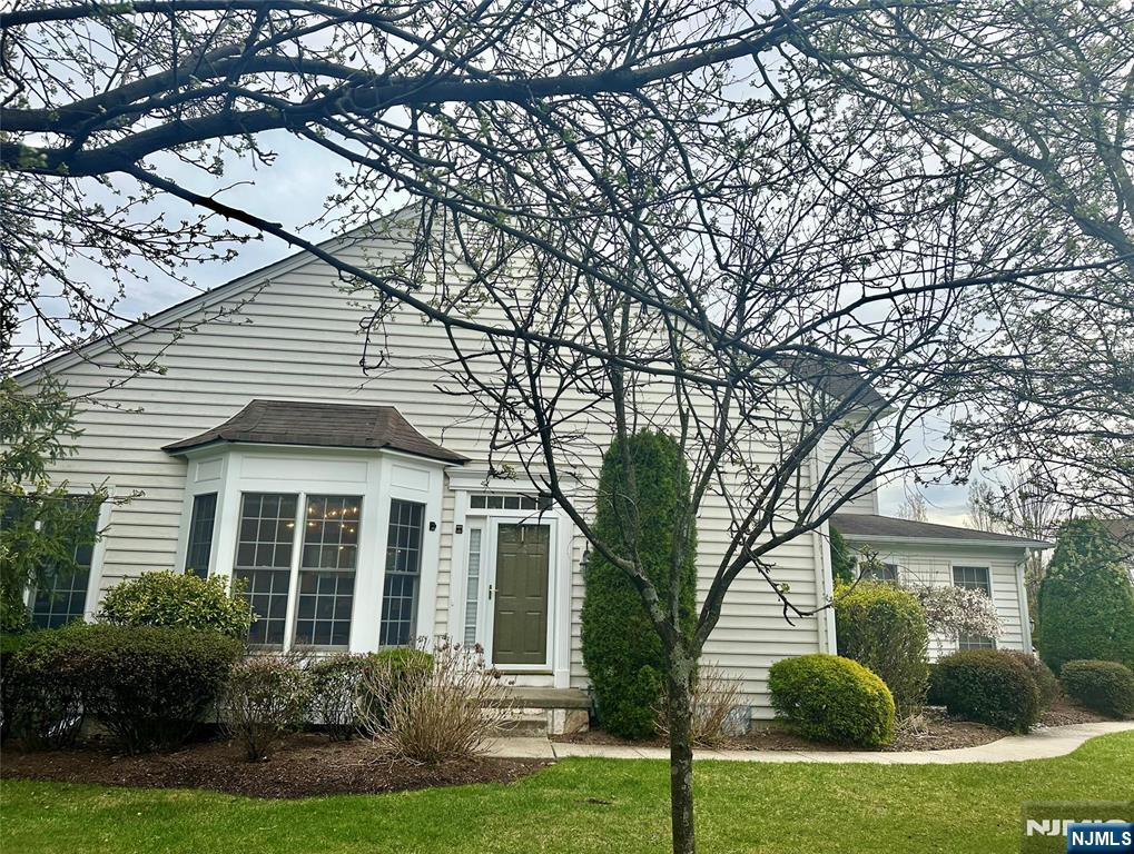 Rental Property at 26 Mulberry Ct, Paramus, New Jersey - Bedrooms: 3 
Bathrooms: 4 
Rooms: 8  - $6,200 MO.