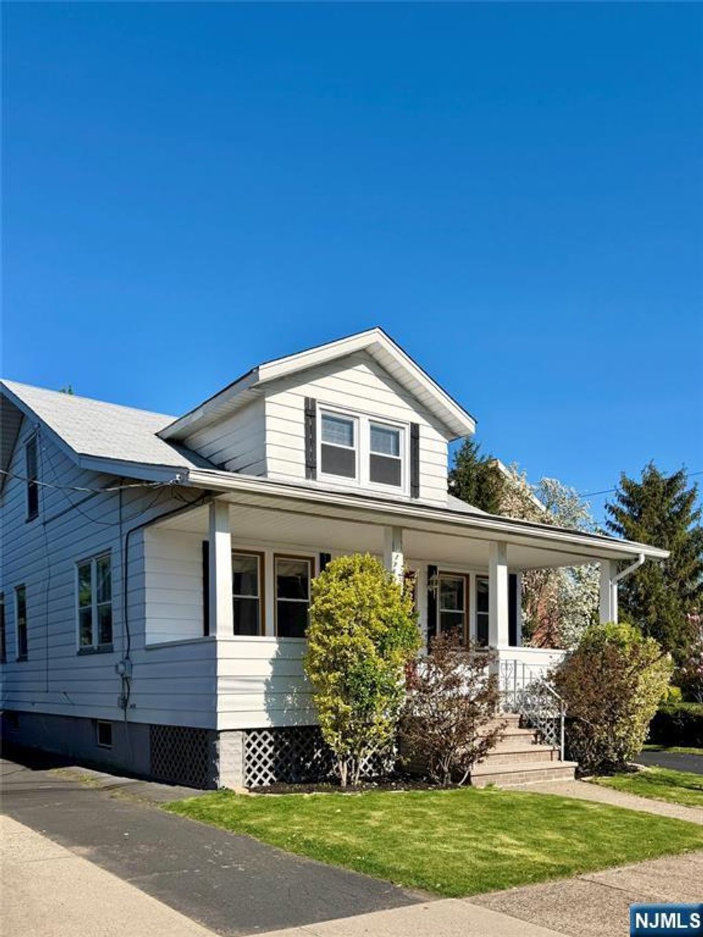 Photo of 1409 George Street, Fair Lawn, NJ 07410 (MLS # 26011113)