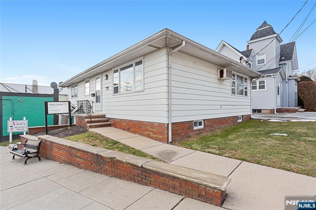 428 Division Avenue