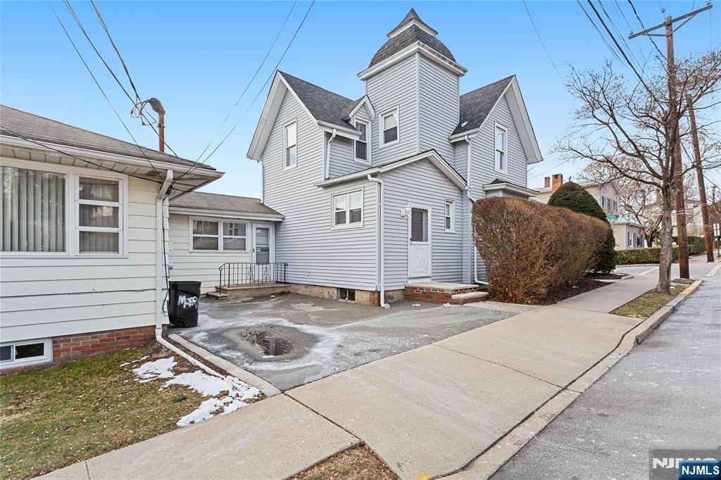 428 Division Avenue