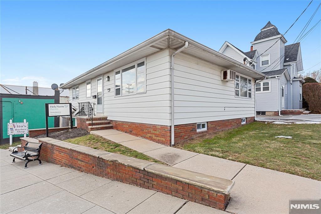 428 Division Avenue