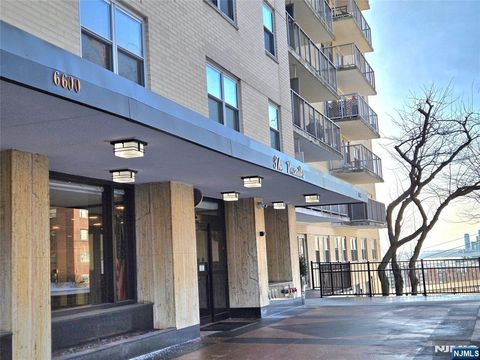 Photo of 6600 Boulevard East #11K, West New York, NJ 07093 (MLS # 26003472)