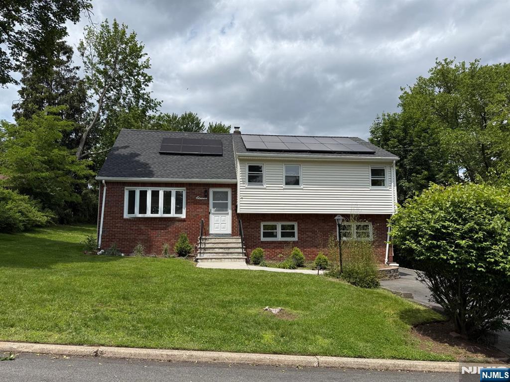 11 Sycamore, Cresskill, New Jersey - 4 Bedrooms  
3 Bathrooms  
10 Rooms - 