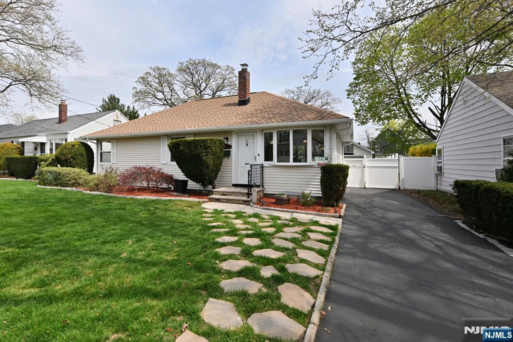 61 Lafayette Avenue