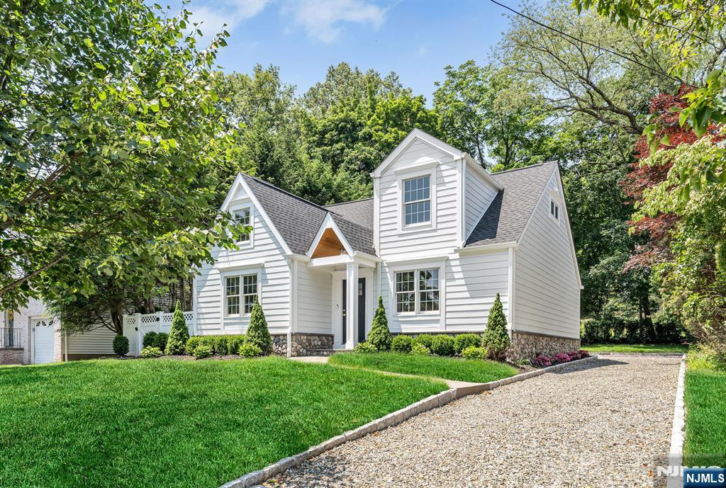 11 Carlton Avenue
