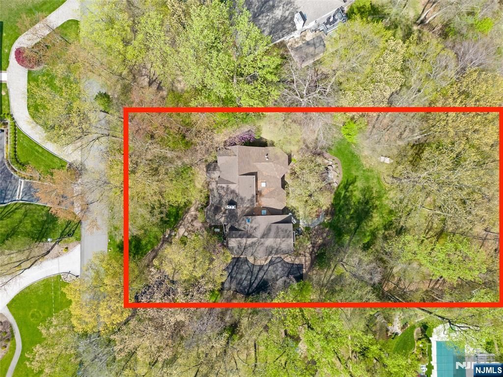 Photo of 8 White Pine Road, Upper Saddle River, NJ 07458 (MLS # 26014406)