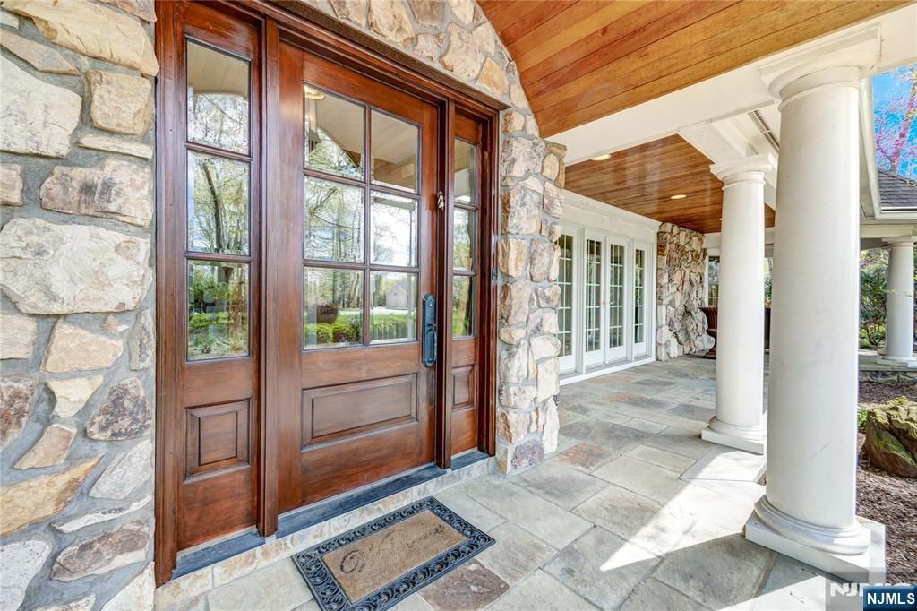 Photo of 8 White Pine Road, Upper Saddle River, NJ 07458 (MLS # 26014406)