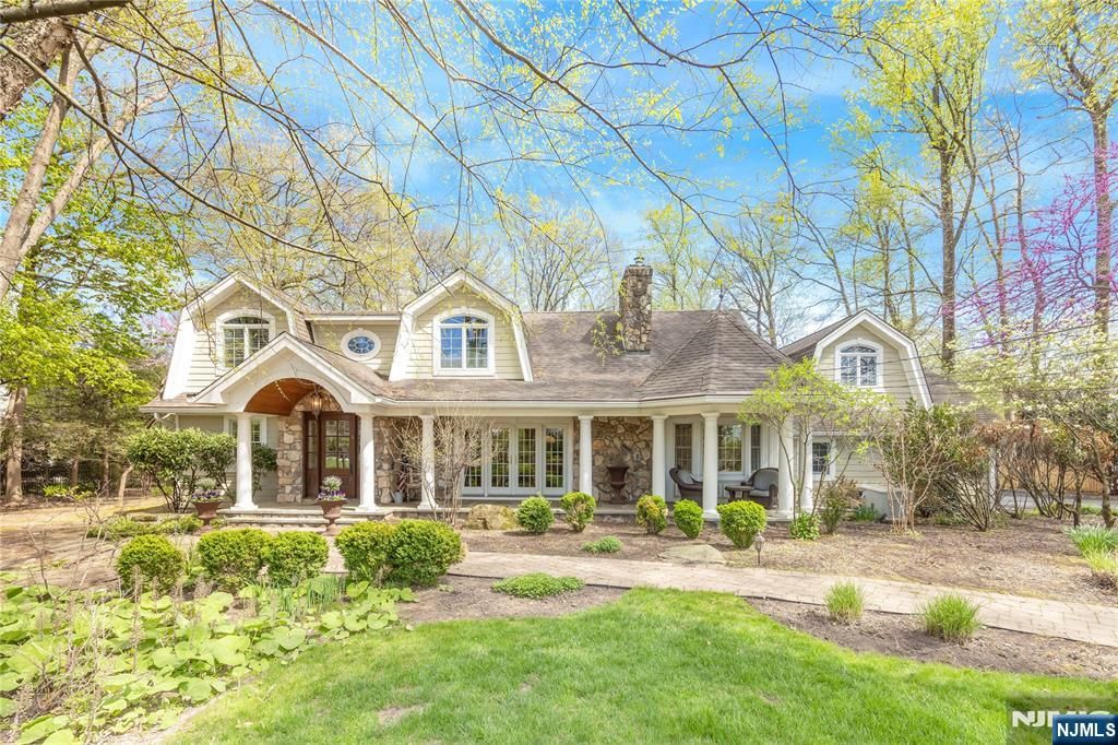 Photo of 8 White Pine Road, Upper Saddle River, NJ 07458 (MLS # 26014406)