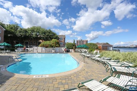 50 Grand Cove Way G50 Edgewater NJ 07020