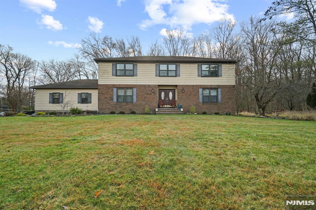 Property for Sale at 72 Higgins Place, Harrington Park, New Jersey - Bedrooms: 4 
Bathrooms: 4 
Rooms: 10  - $1,187,000