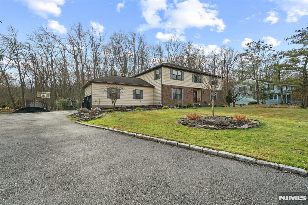 72 Higgins Place