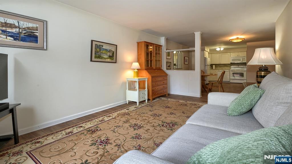 520 Newark Pompton 222