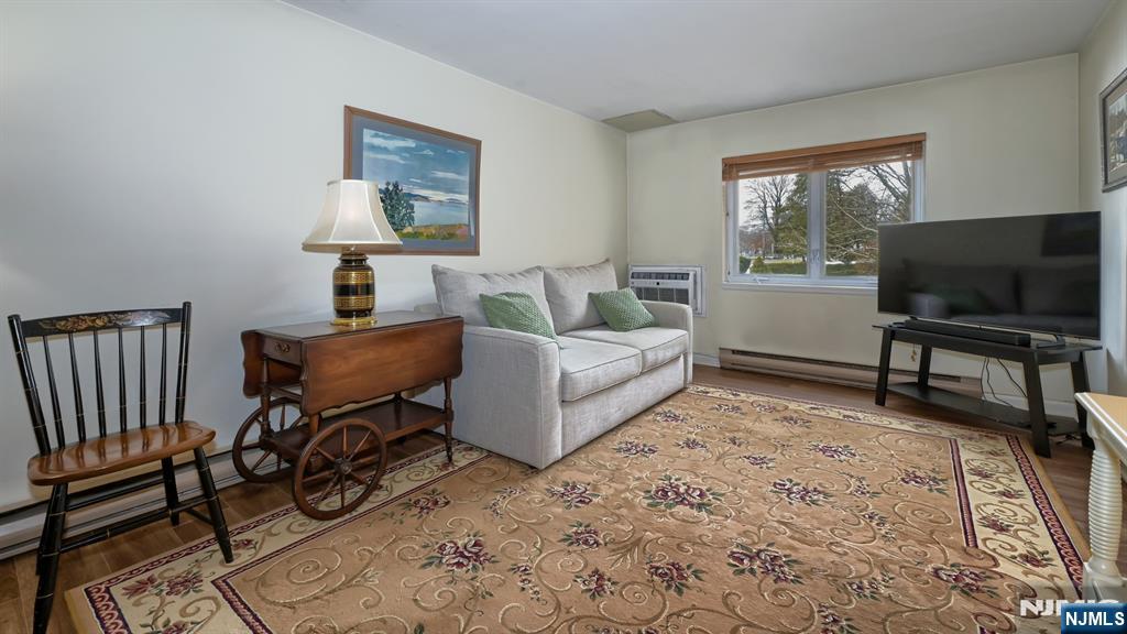 520 Newark Pompton 222