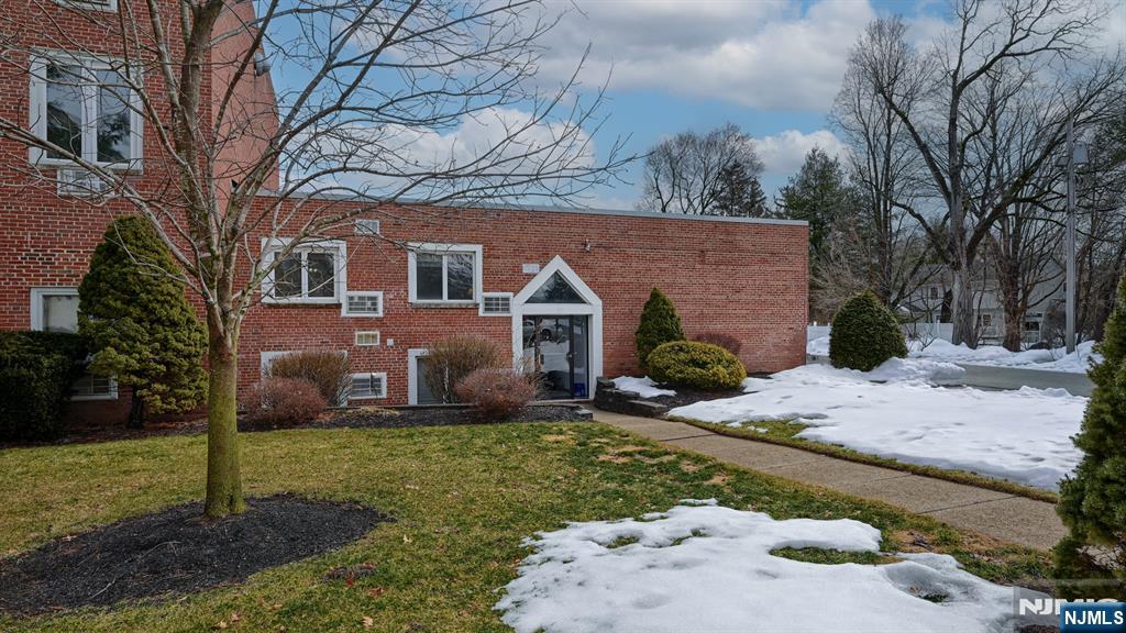 520 Newark Pompton 222