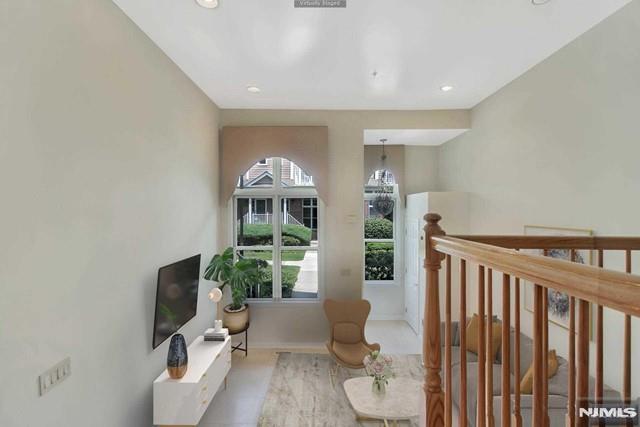 268 Roslyn Court 268