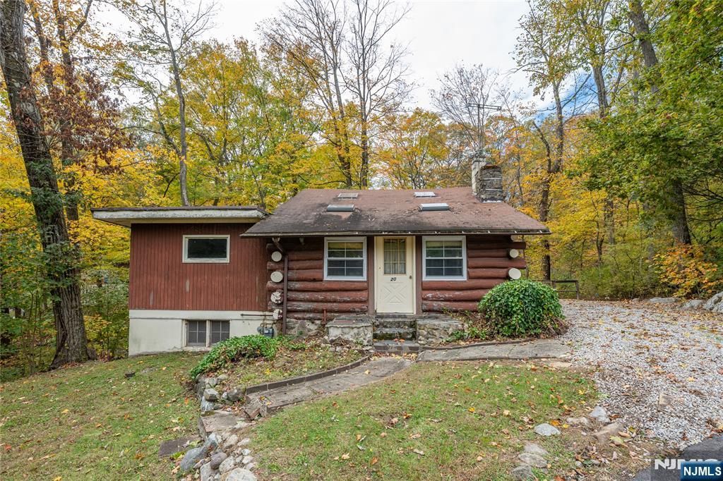 Photo of 20 Torne Mountain Road, West Milford, NJ 07480 (MLS # 25037086)