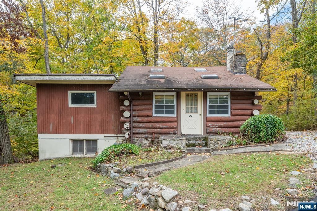 Photo of 20 Torne Mountain Road, West Milford, NJ 07480 (MLS # 25037086)