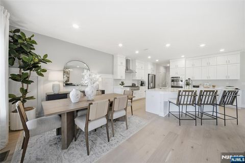 16 Melbourne Drive Oakland NJ 07436