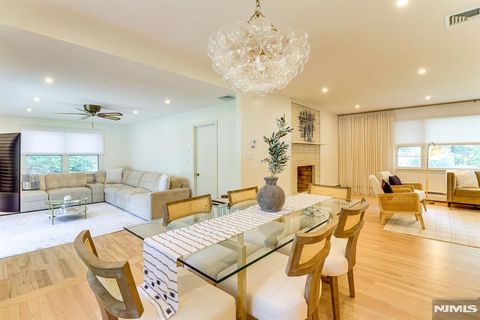 Photo of 213 Haroldson Pl, Pompton Lakes, NJ 07442 (MLS # 26000897)