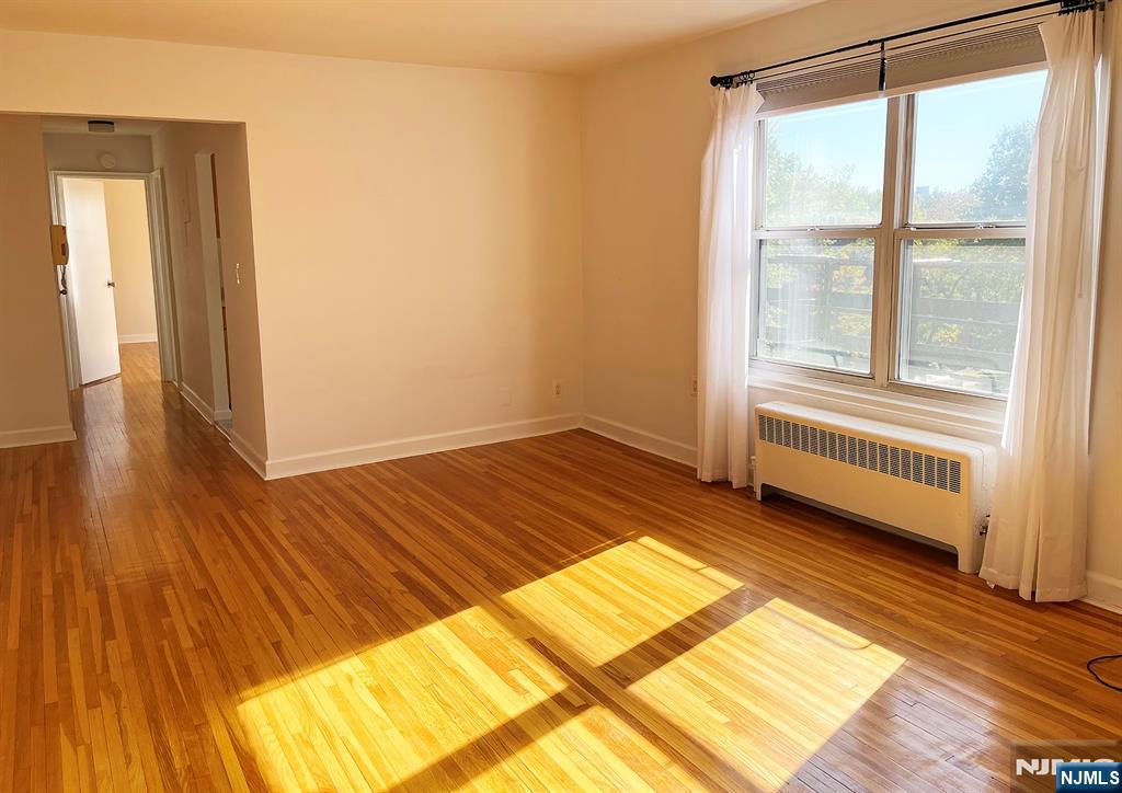 2350 Linwood 5C