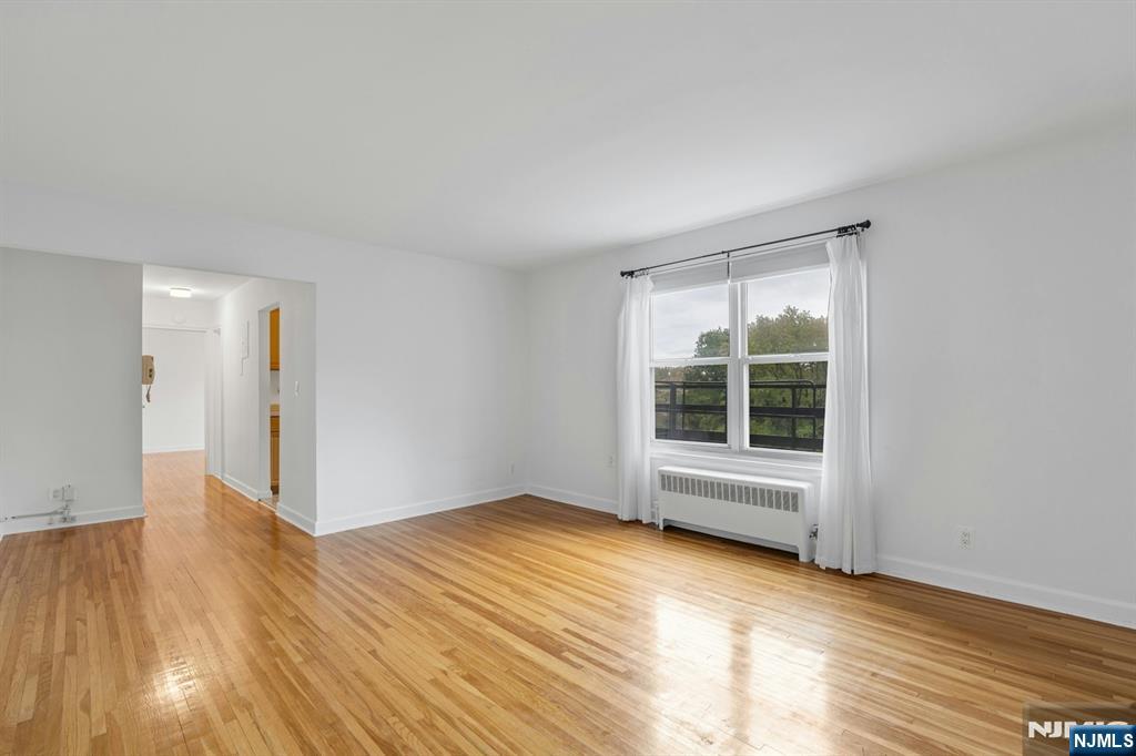 2350 Linwood 5C