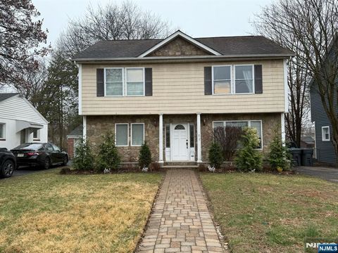 91 Maple Street, Bergenfield, NJ 07621 - MLS#: 25010281