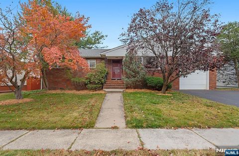 33 Chobot Lane Elmwood Park NJ 07407