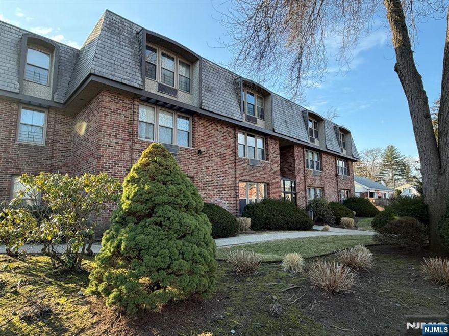 This beautifully updated 1 bedroom unit features a bright, open layout with hardwood floors, modern finishes, and plenty of natural light. Conveniently located near downtown with easy access to shopping, dining, and NJ Transit, offering a great location for commuting and everyday convenience.