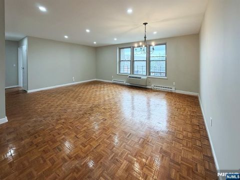 Photo of 274 County #3E, Tenafly, NJ 07670 (MLS # 26006982)