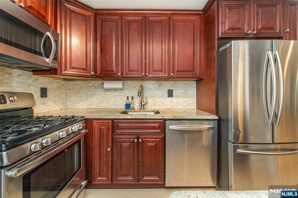 Photo of 1 Wall Street #1E, Fort Lee, NJ 07024 (MLS # 25044246)