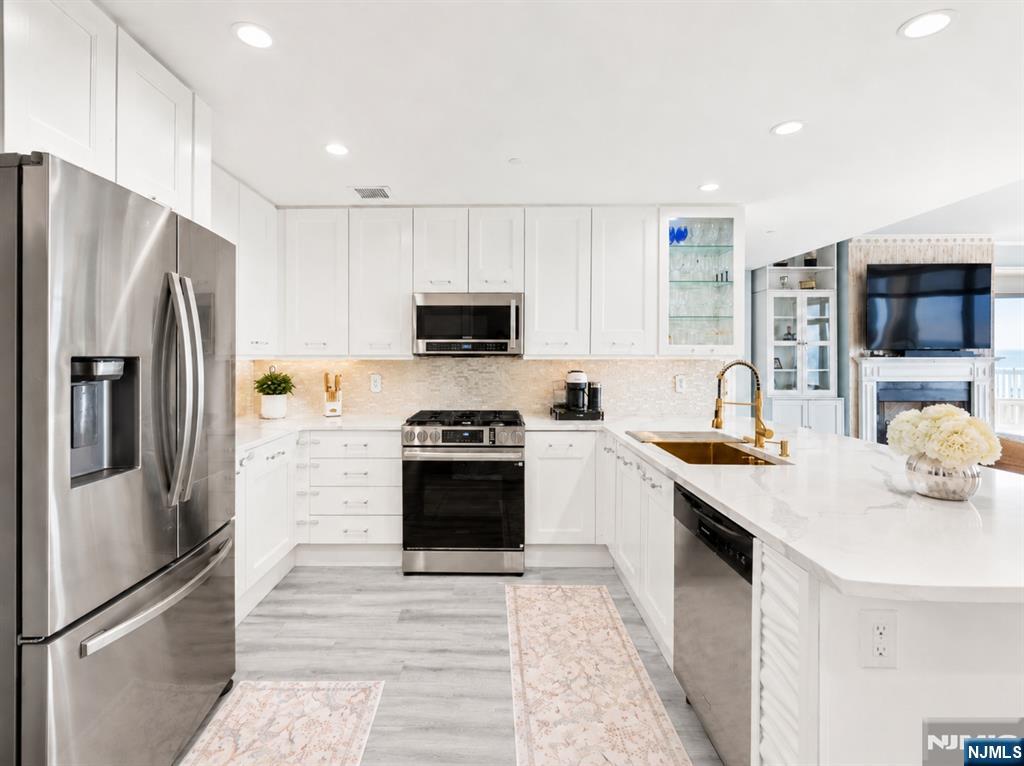 8100 River Road 1005