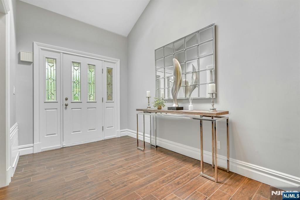 Photo of 12 Hidden Glen Rd, Upper Saddle River, NJ 07458 (MLS # 25024680)