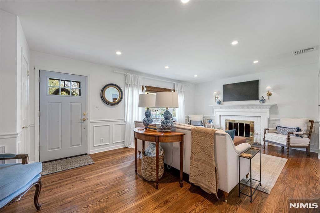 Photo of 280 Eldon Court, Ridgewood Village, NJ 07450 (MLS # 26014125)