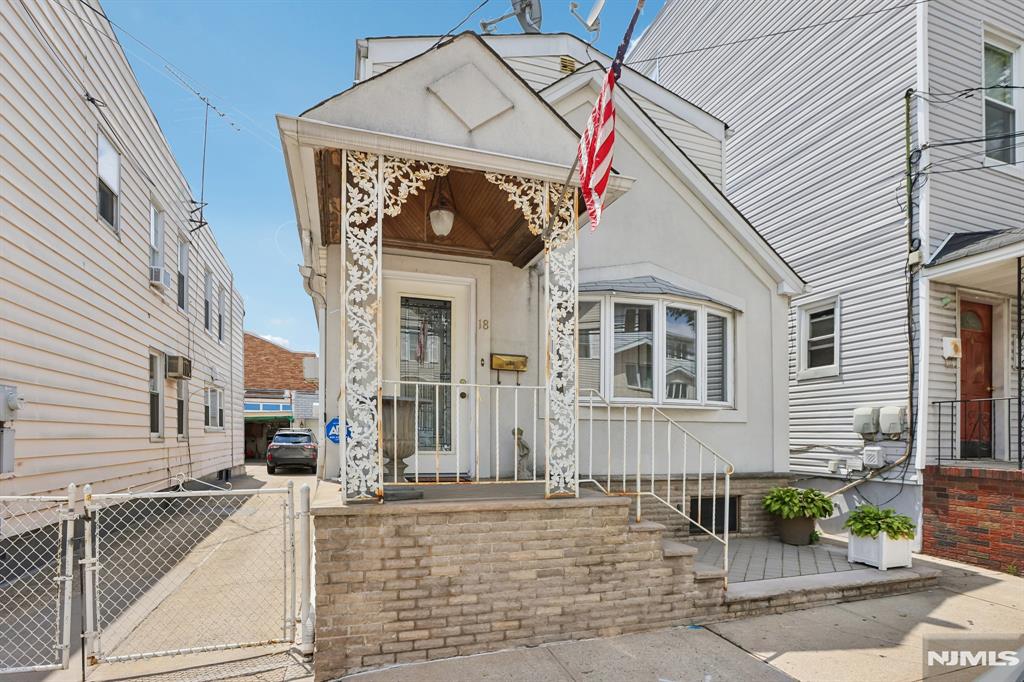 18 Patterson Street