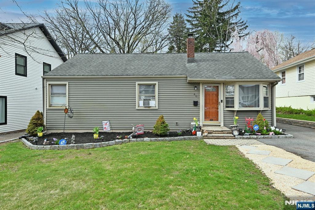 Property for Sale at 40 Lafayette Avenue, Maywood, New Jersey - Bedrooms: 3 
Bathrooms: 2 
Rooms: 6  - $599,000