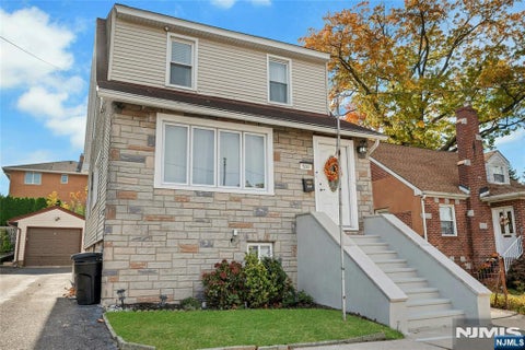 Photo of 500 Ridgefield Terrace, Ridgefield, NJ 07657 (MLS # 26041182)