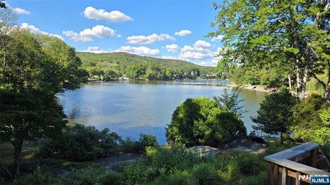 31 Lakeshore Drive Oakland NJ 07436