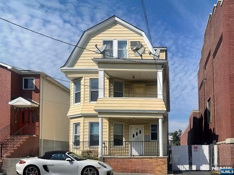 Photo of 424 Warren St #2, Harrison, NJ 07029 (MLS # 26010585)